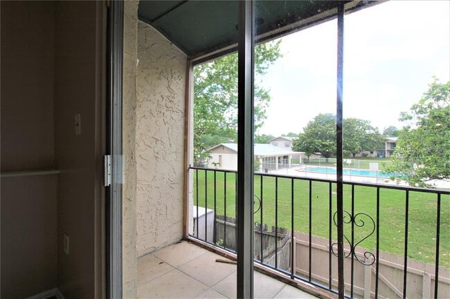 Building Photo - 1926 Honour Rd