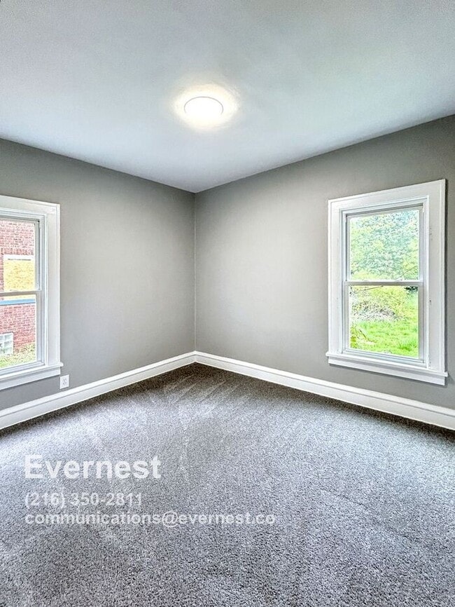 Building Photo - Charming 3-Bedroom Lower Duplex with Firep...