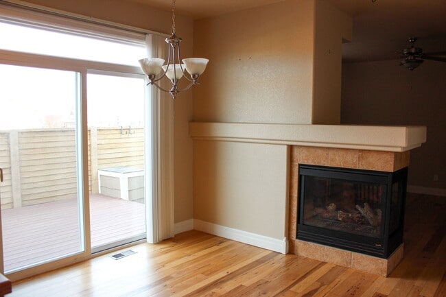 Building Photo - Meticulously maintained townhome on August...