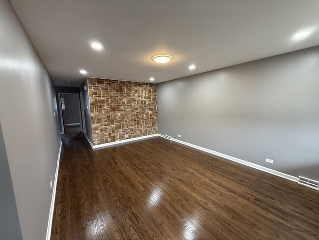 Building Photo - 7616 S Lorel Ave