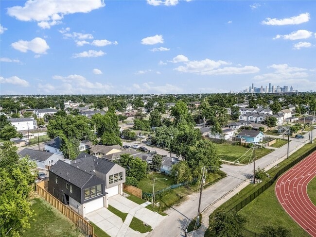 Building Photo - 4108 Cortlandt St