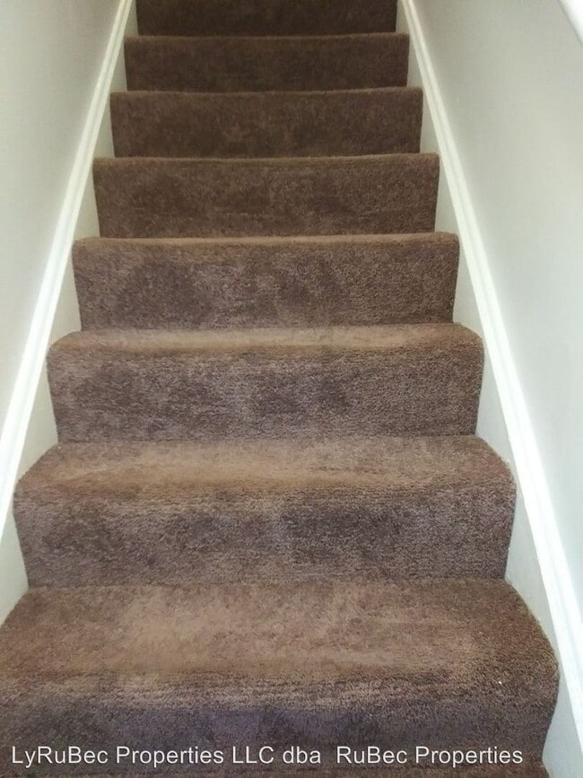 Building Photo - 915-915 Nottingham Dr