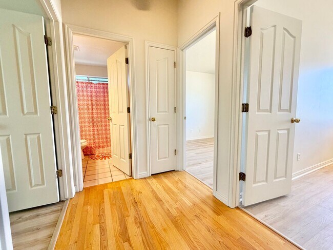 Building Photo - 717 E Hundley Hvn Cir