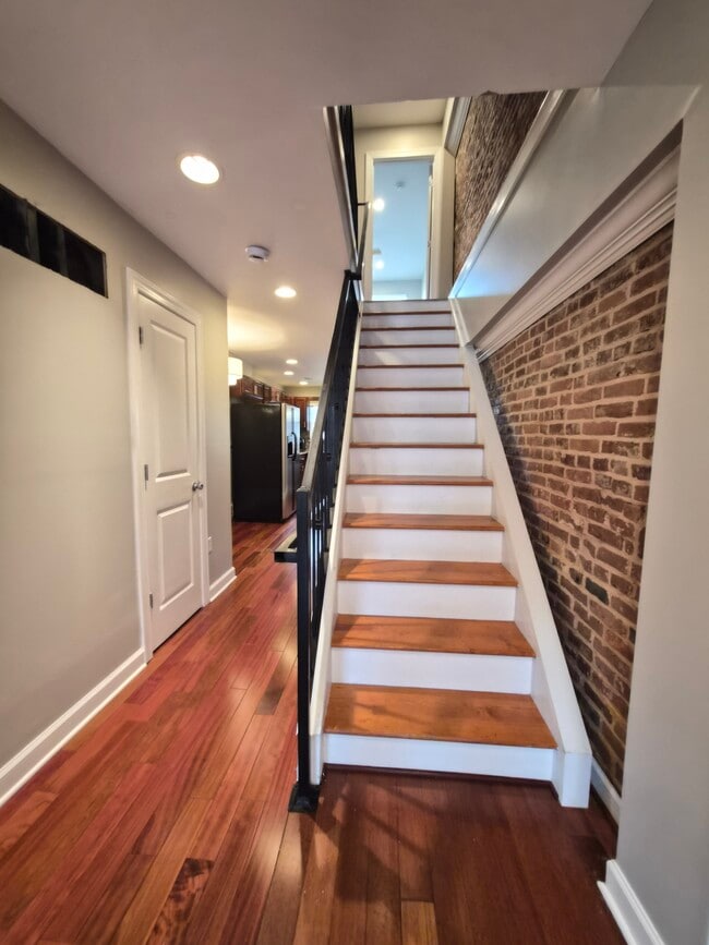 Building Photo - 501 E Fort Ave