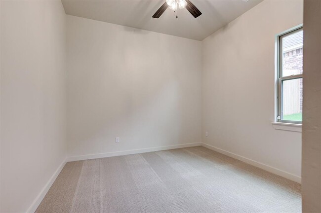 Building Photo - 4616 Maple Rdg Dr