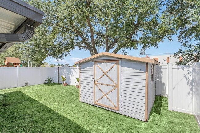 Building Photo - 1203 Hendren Dr