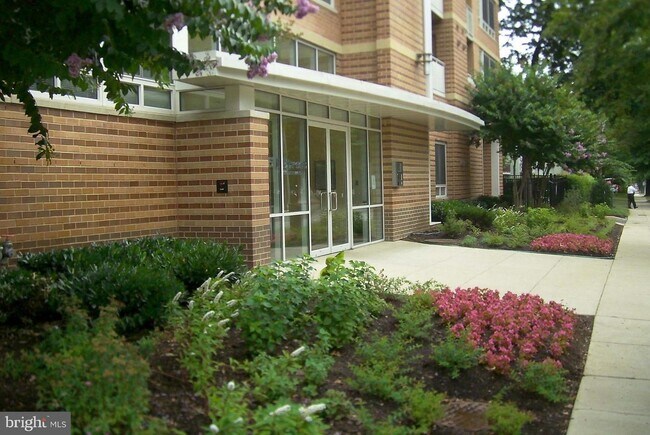 Building Photo - 355 I St SW