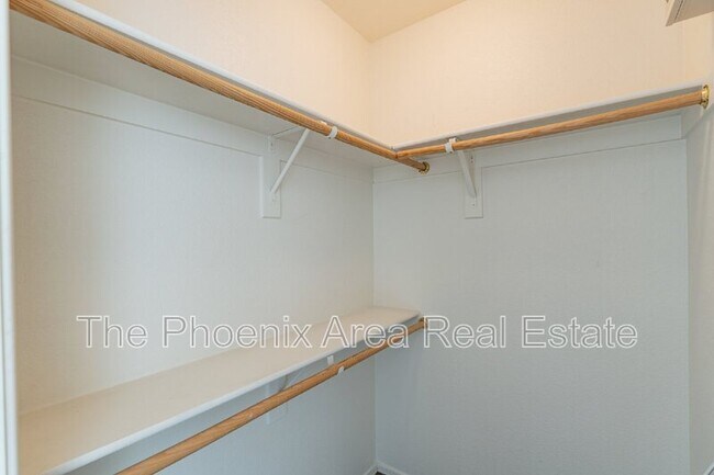 Building Photo - 2401 E Rio Salado Pkwy