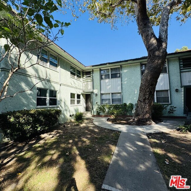 Building Photo - 5824 Bowcroft St
