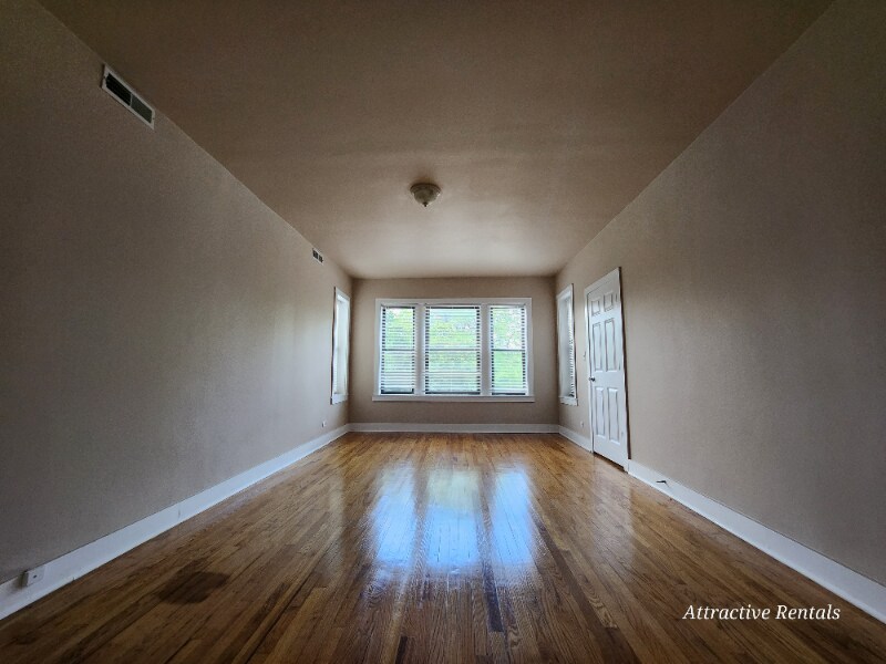 Building Photo - 53 E Marquette Rd