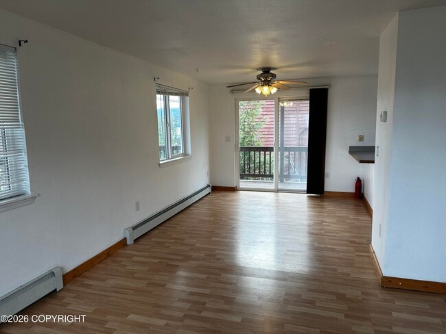 Building Photo - 3051 Crest Ave