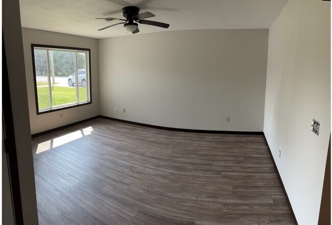 Building Photo - Southview Twinhomes