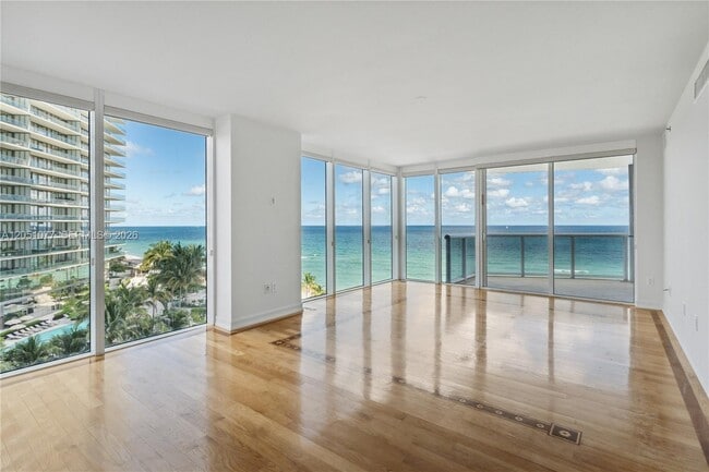 Building Photo - 18911 Collins Ave