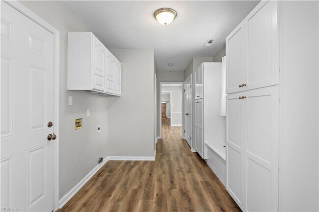 Building Photo - 5120 Eagle Run Rd