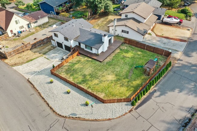 Building Photo - Home with private Long Lake community beac...