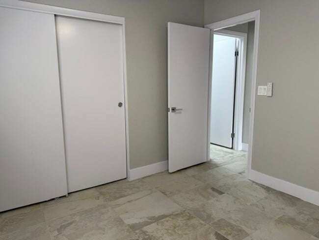 Building Photo - STUNNING 3BD/2BA SINGLE STORY BEAUTY IN THE HEART OF THE SOUTHWEST!!  **GORGEOUSLY REMODELED!! **...