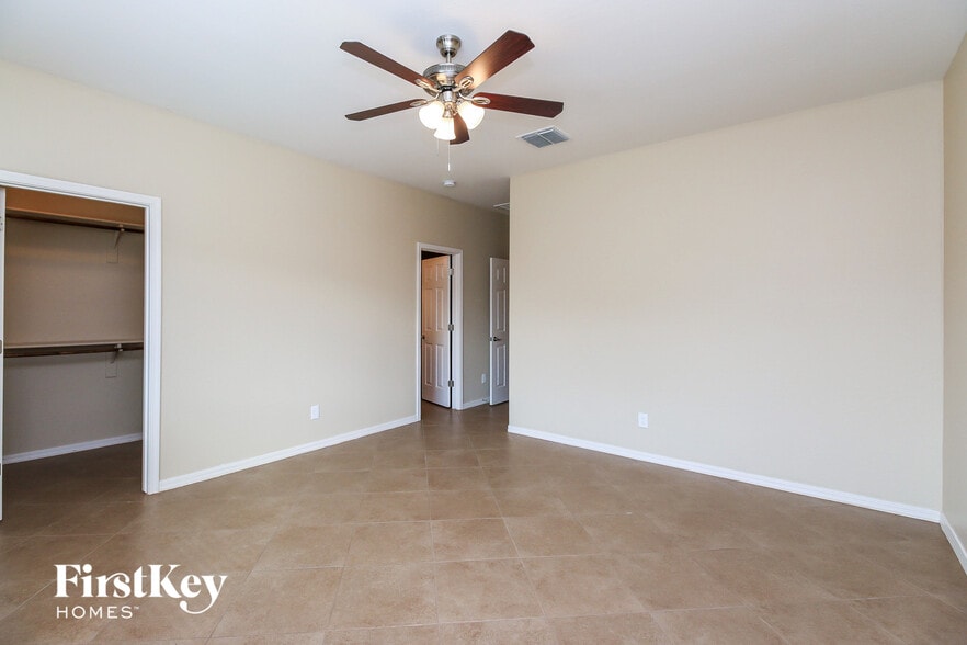 Building Photo - 625 W Mangrove Rd