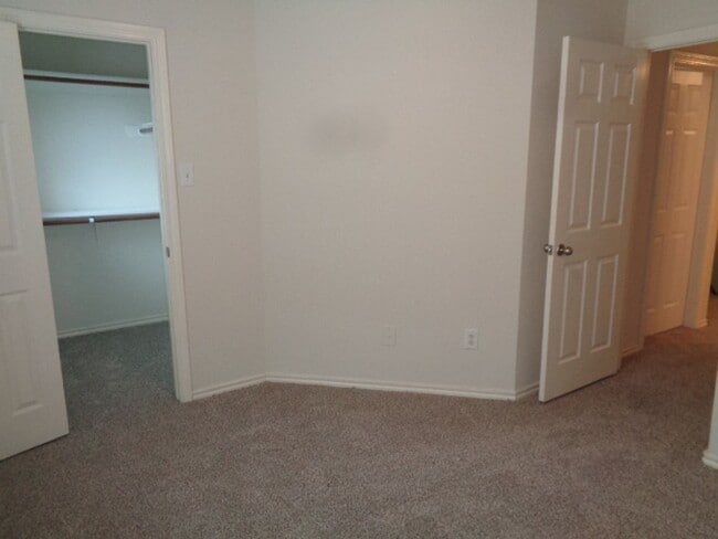 Building Photo - Beautiful 3BR Townhome in Villas of Oakwood Glen – Klein ISD
