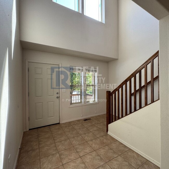 Building Photo - 3611 Loren St NE