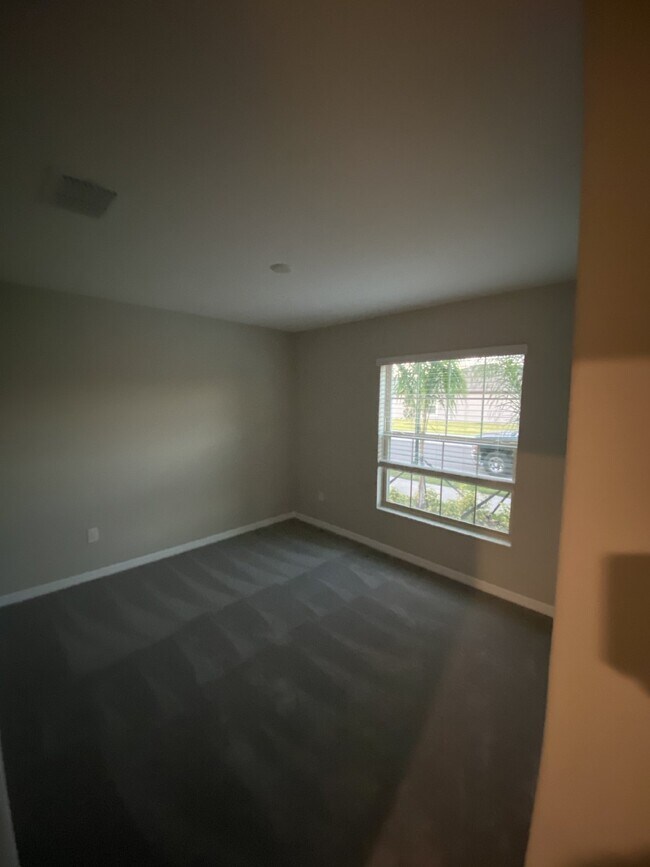Building Photo - "Spacious 4-Bed, 2-Bath Gem with 1936 Sq Ft of Comfort in Riverview, FL!"