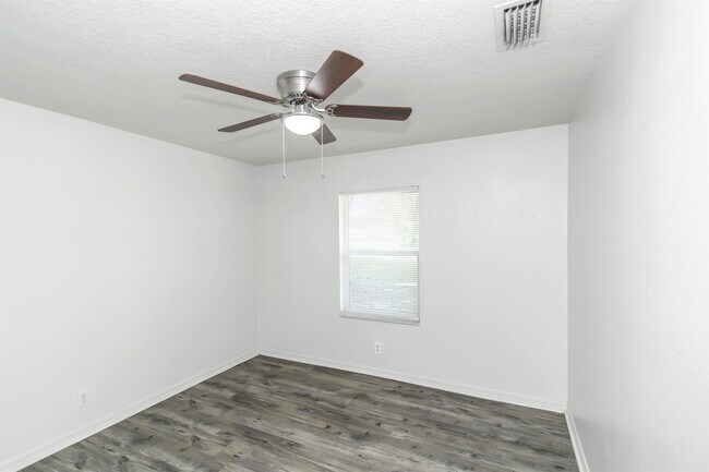 Building Photo - 2405 SE 46th Ct