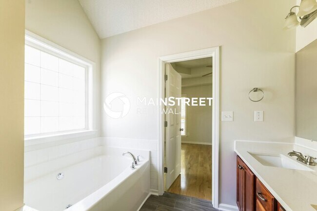 Building Photo - 4 Bedroom Pet-Friendly Home in SHARPSBURG,...