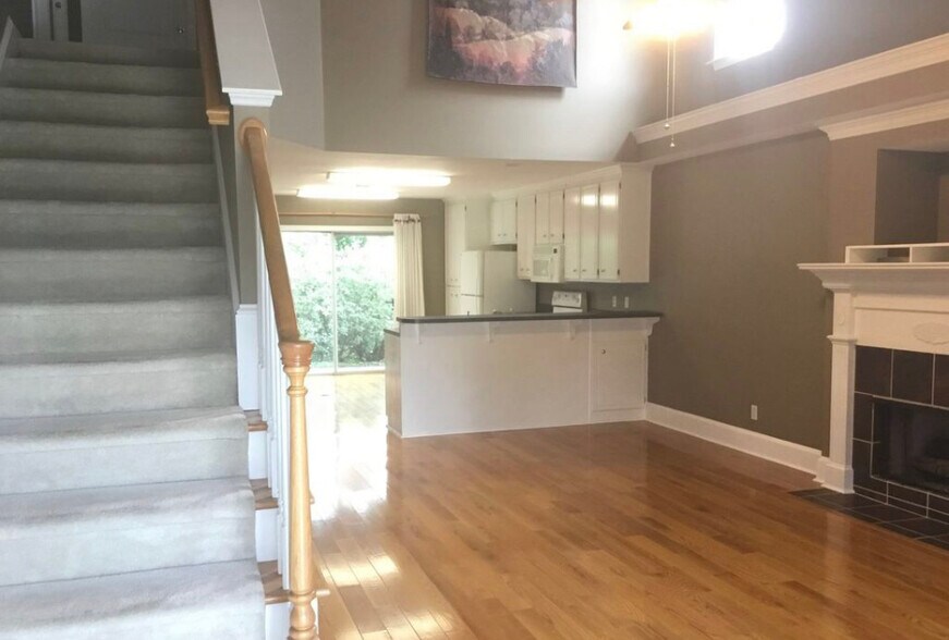 Kitchen - 2020 Glennfield Ln