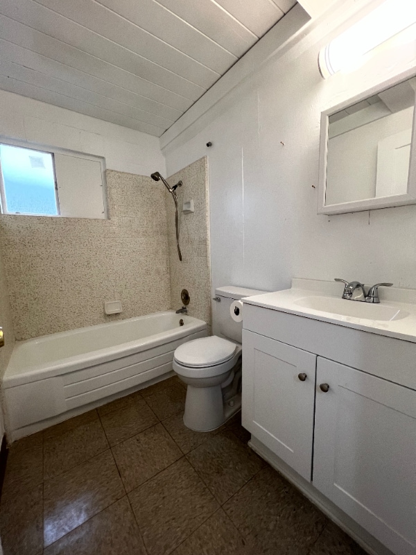 Building Photo - 927 S Thorne Ave