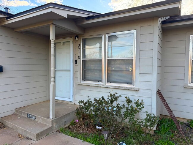 Building Photo - Heart of Lubbock 1/1 Duplex