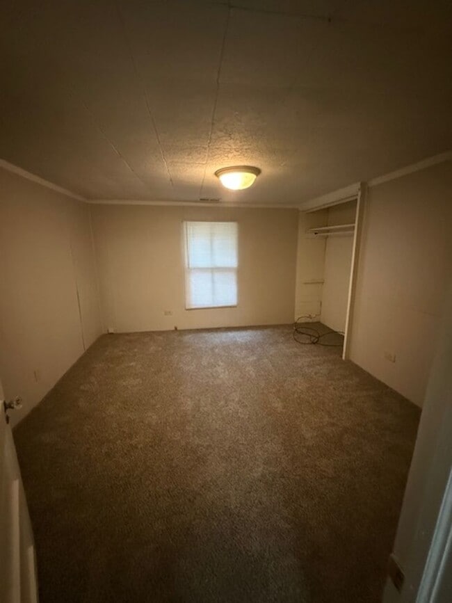 Building Photo - 2 Bedroom, 1.5-bathroom house