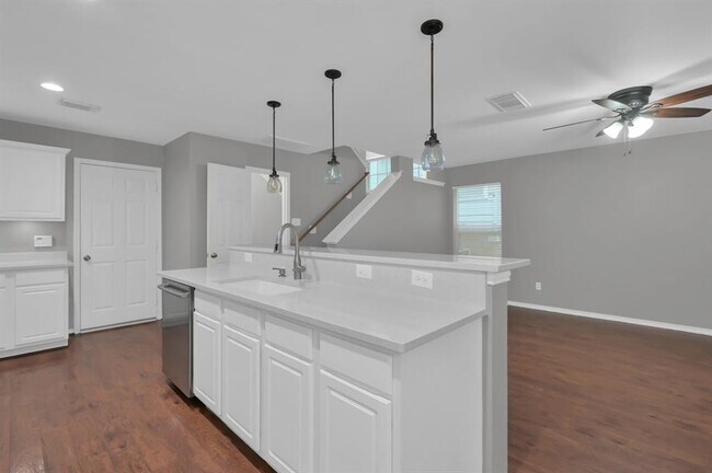 Building Photo - 27 S Villa Oaks Dr