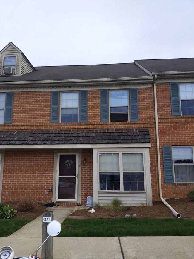 Building Photo - Beautiful 2 bedroom 1 Bathroom Townhome in...