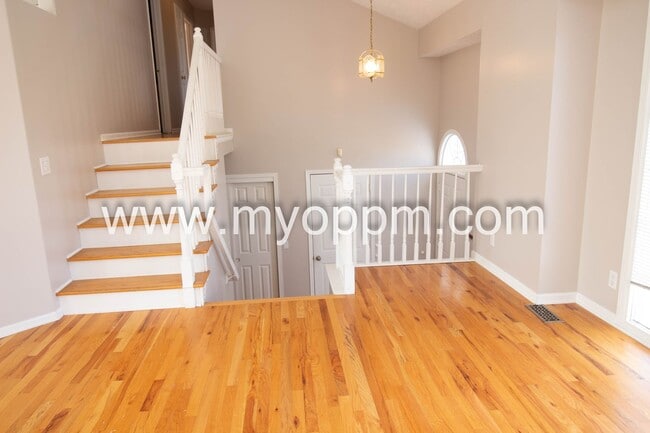 Building Photo - Available NOW! 3 Bedroom / 2 Bathroom Home | Northwest Omaha