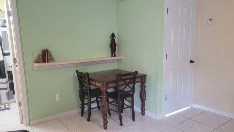 Dinning Area - 106 Woodbury Pines Cir