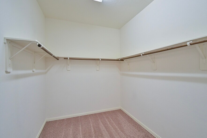 Building Photo - 2439 Brown Maple Dr