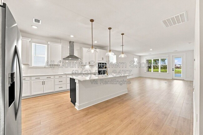 Building Photo - 3084 Claredon St