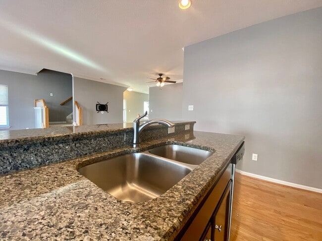 Building Photo - Spacious Condo - Waterfront Community - Av...
