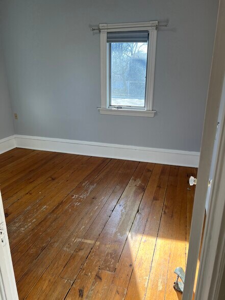 Building Photo - 114 Bedford St SE