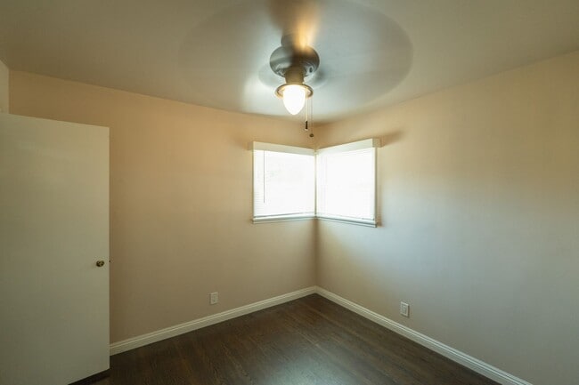 Building Photo - 240 N Shamrock Ave