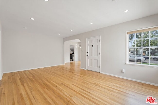 Building Photo - 8348 Reading Ave