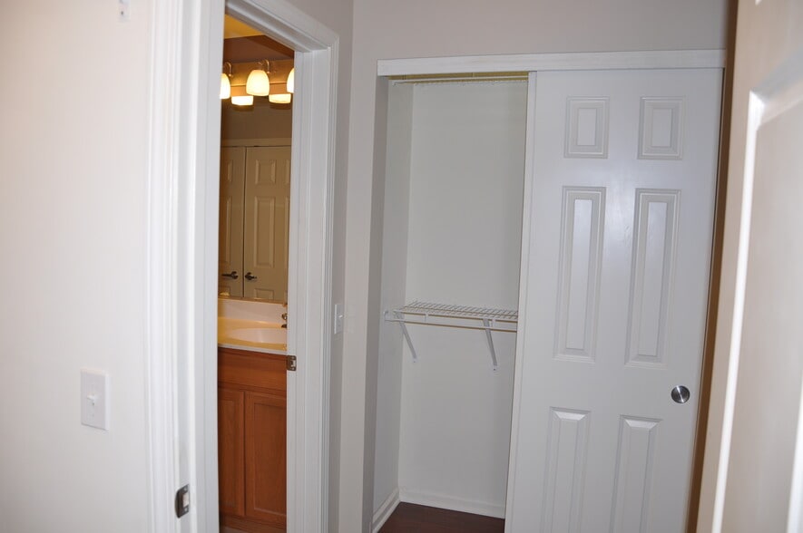 Building Photo - 656 Pearson St