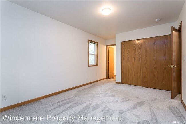 Building Photo - 2 br, 2 bath House - 647 W. Horton #235