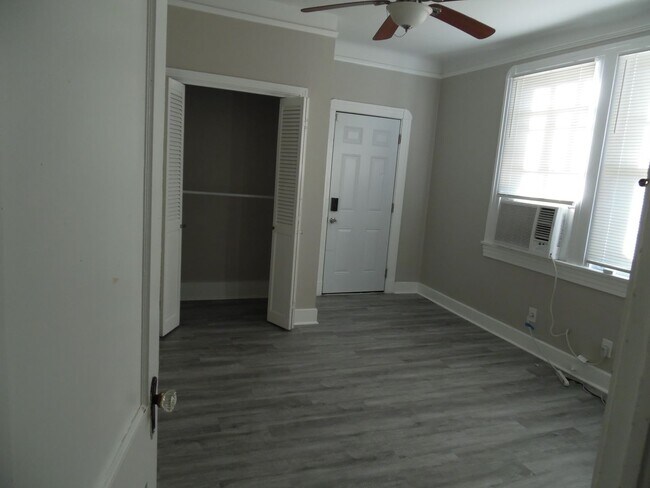 Building Photo - N261