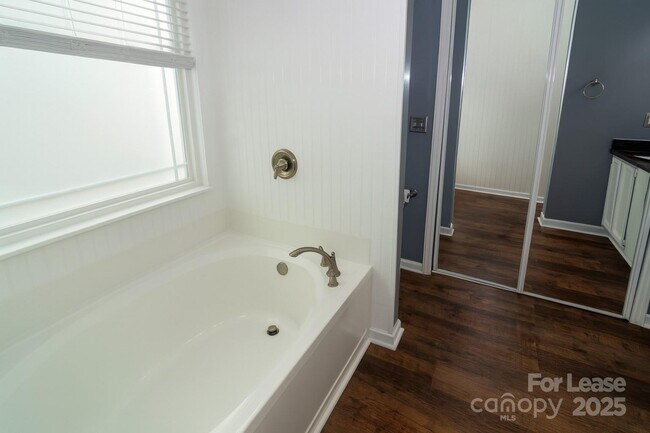 Building Photo - 131 Ashford Hollow Ln