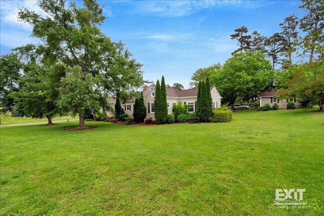 Building Photo - Beautiful 4 Bedroom, 2.5 Bath home Near Ke...