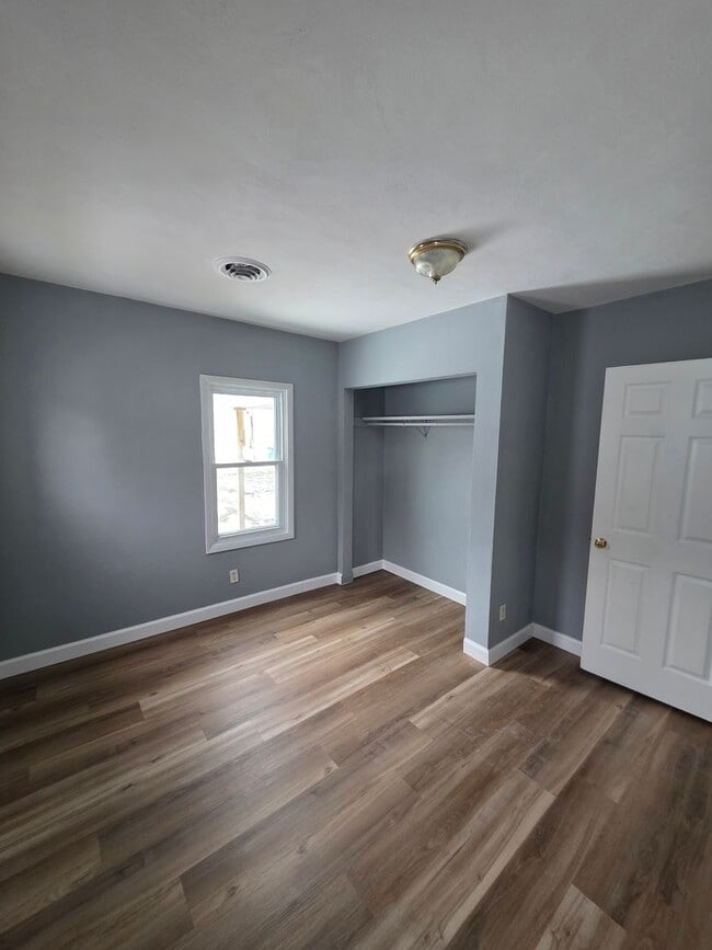 Building Photo - 2 bed, 1 bath in quiet East Alton neighborhood!