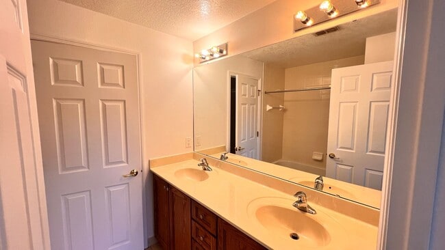 Building Photo - Spectacular 2 Story 2 bed and 2 bath condo at Regent Park!!