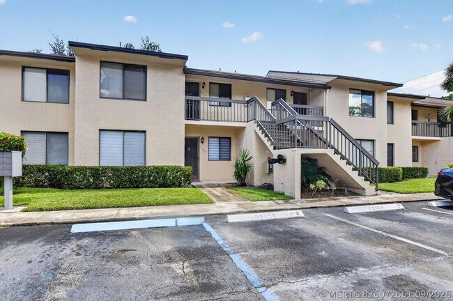 Building Photo - 21950 Soundview Terrace