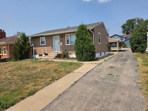 Building Photo - Centrally Located Three-Bedroom, Two-Bathroom House for Rent!