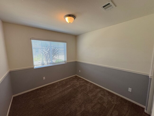 Building Photo - NW Visalia Home Available Now!